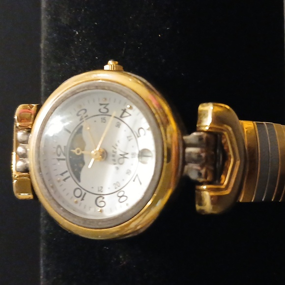 Wrangler moon phase two tone women's wrist watch - Picture 2 of 9